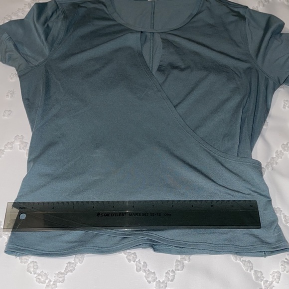 Lululemon (Size 2?)  Short Sleeve Shirt - Picture 7 of 9